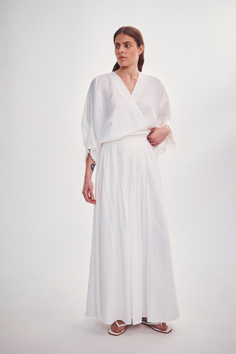 Skirt with hand-embroidered tie