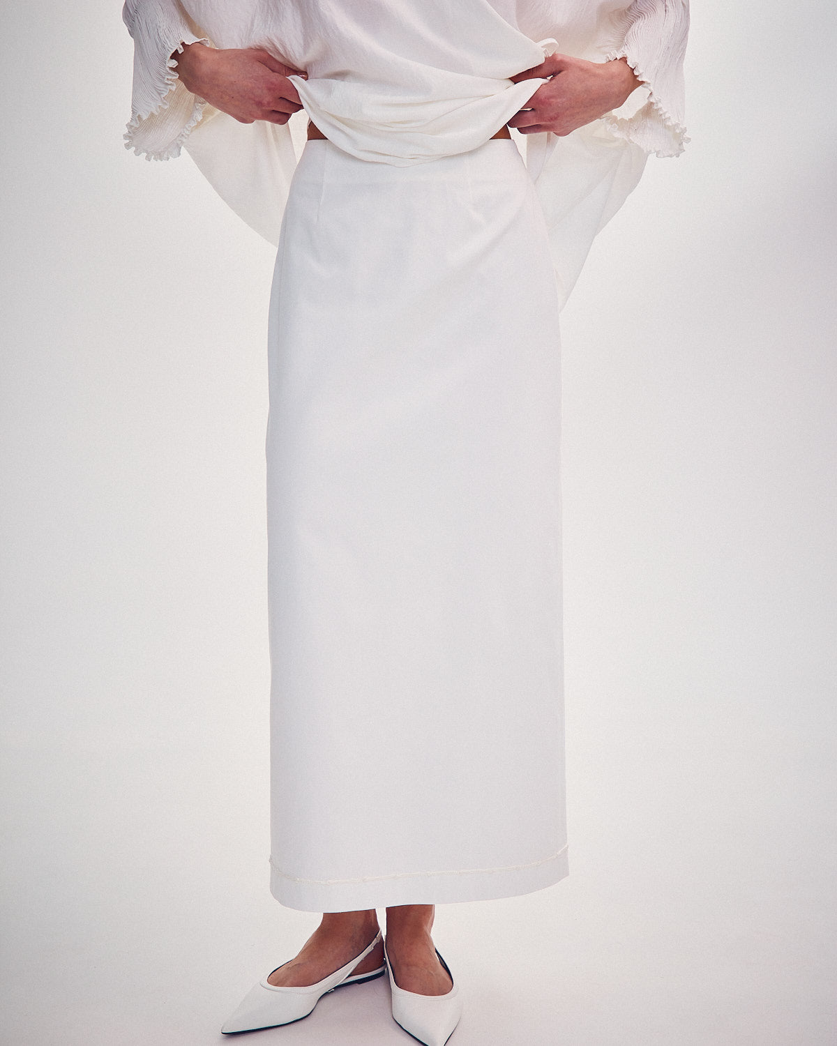 Skirt with knitted ornament
