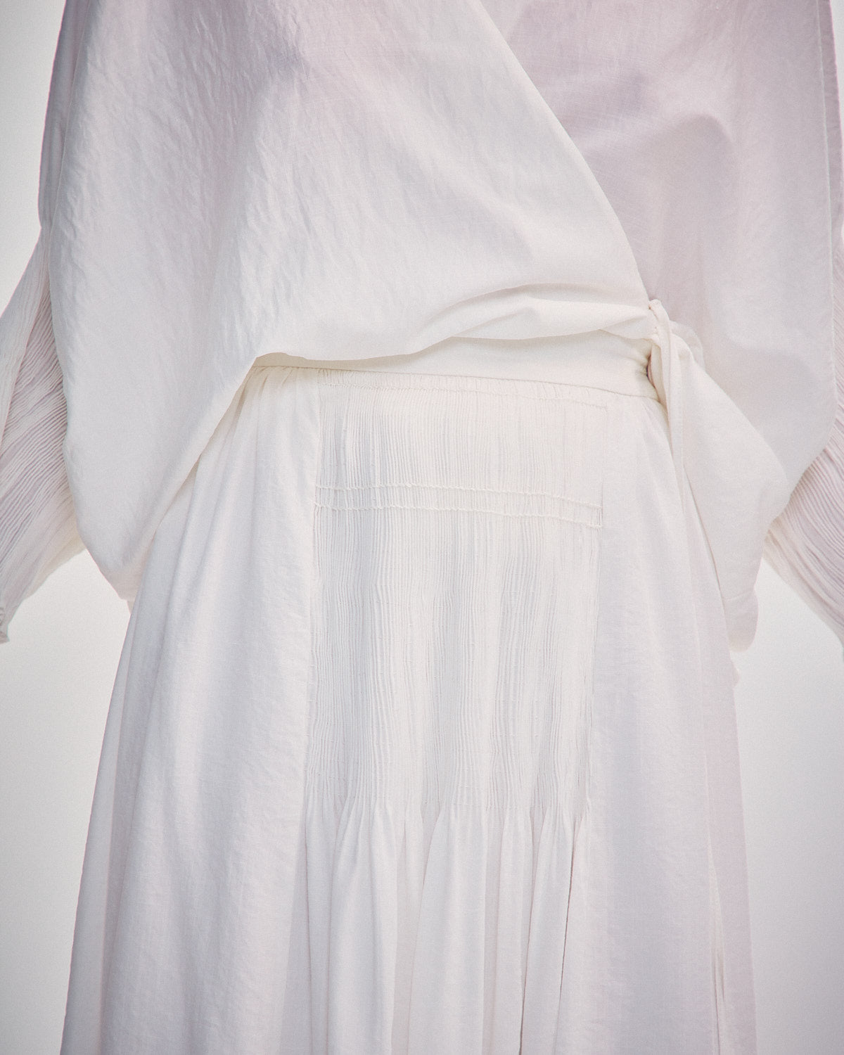 Skirt with hand-embroidered tie