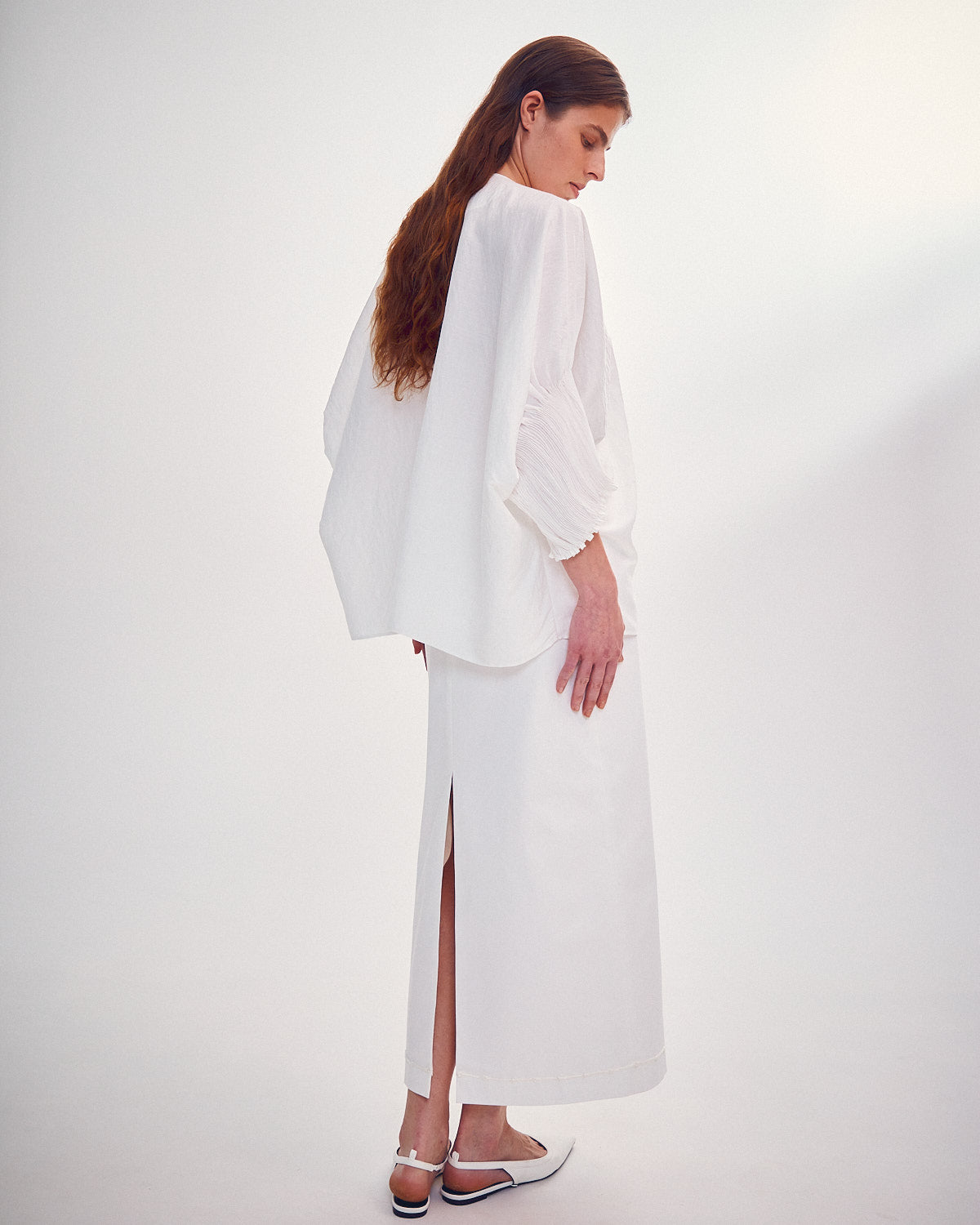 Blouse with tight sleeves