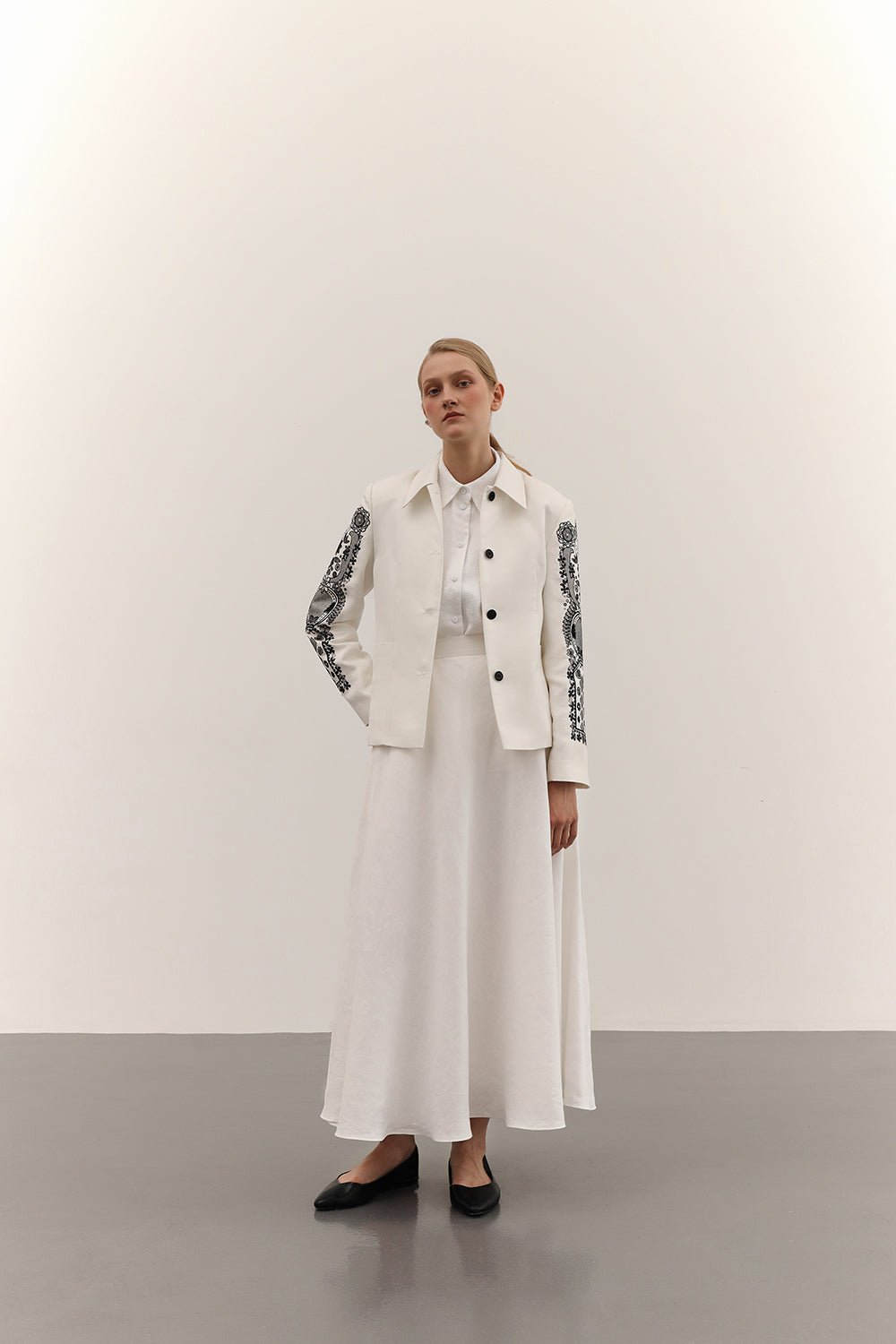 JACKET WITH ORNAMENT
