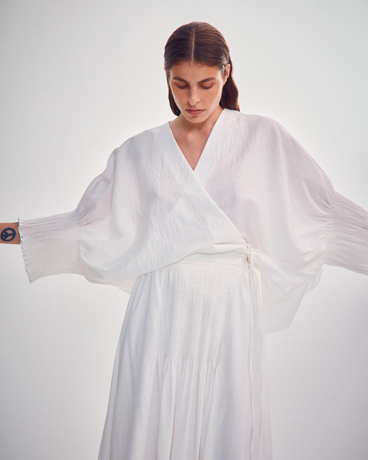Blouse with tight sleeves