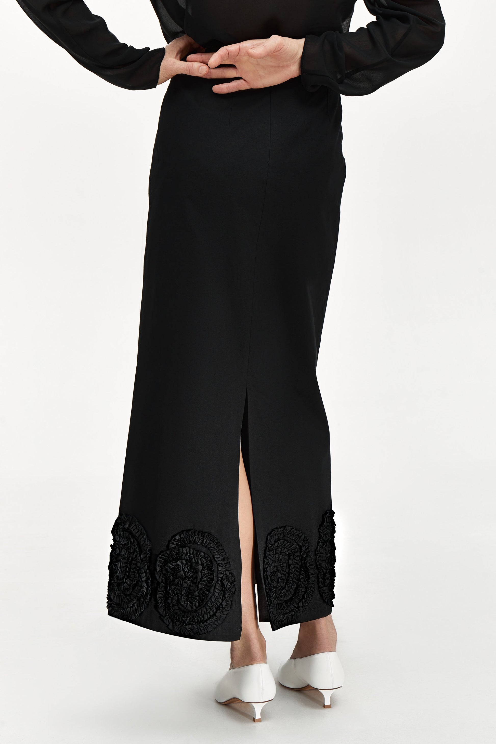 Black skirt with ornament