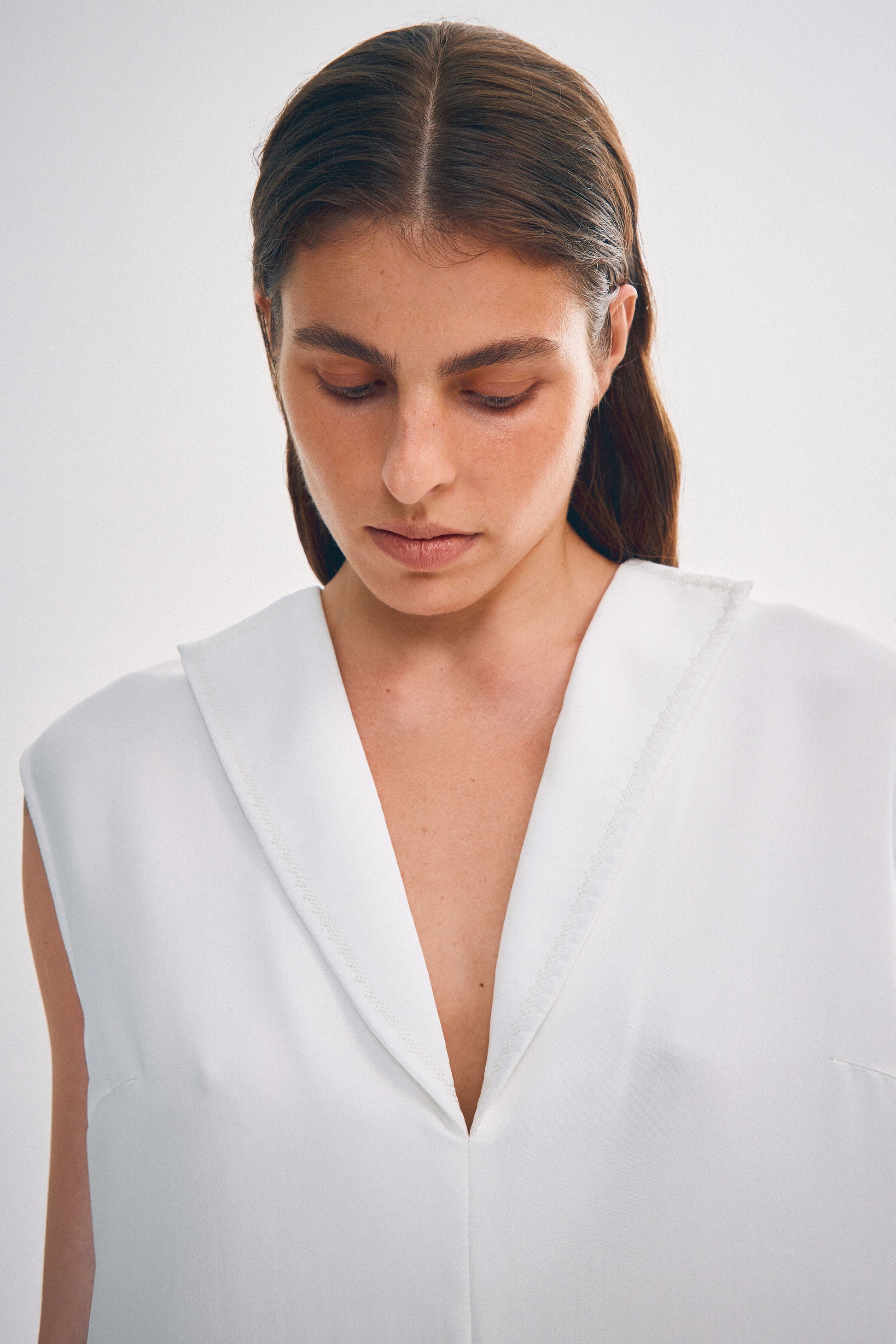 Dress with embroidered collar