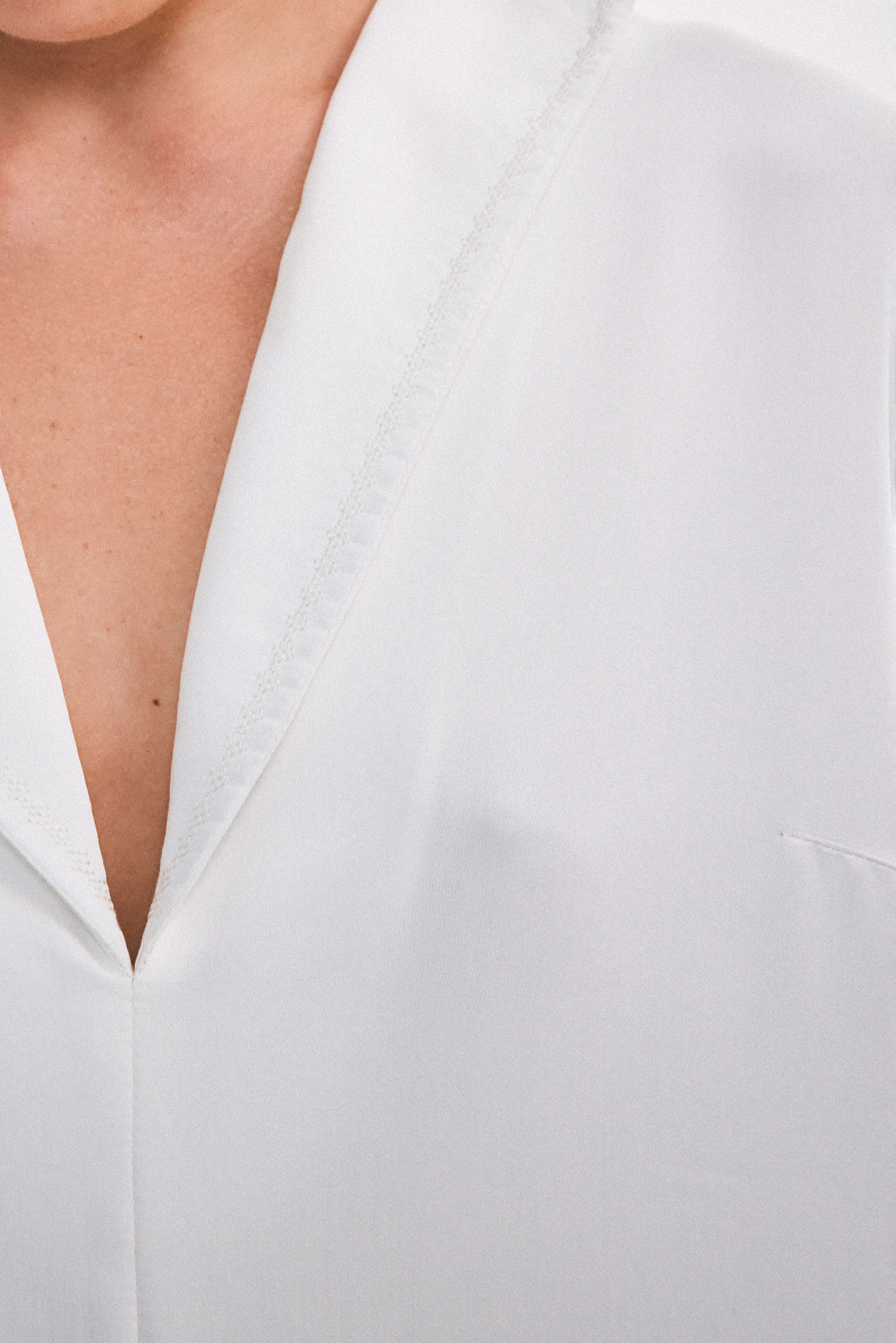 Dress with embroidered collar