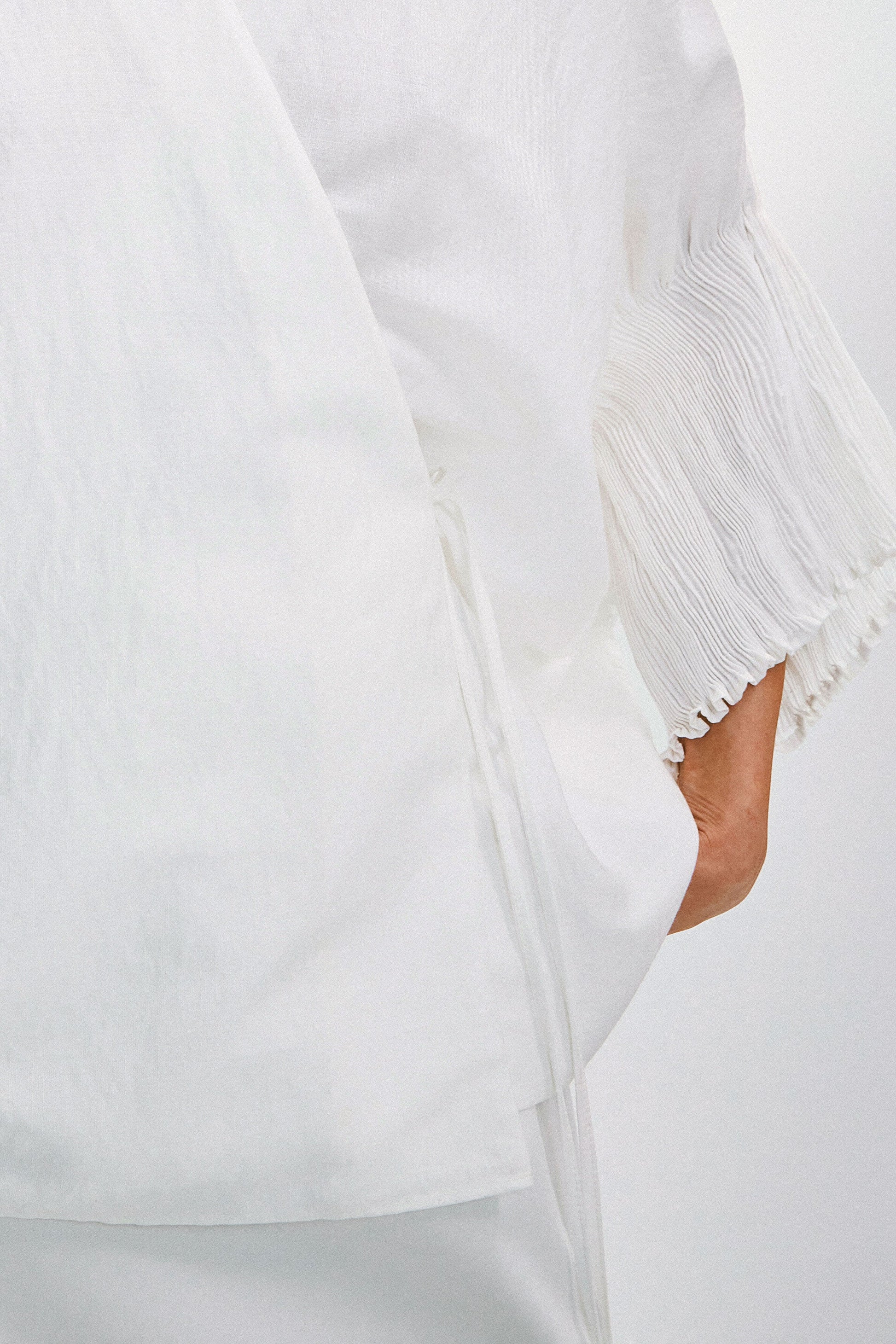 Blouse with tight sleeves