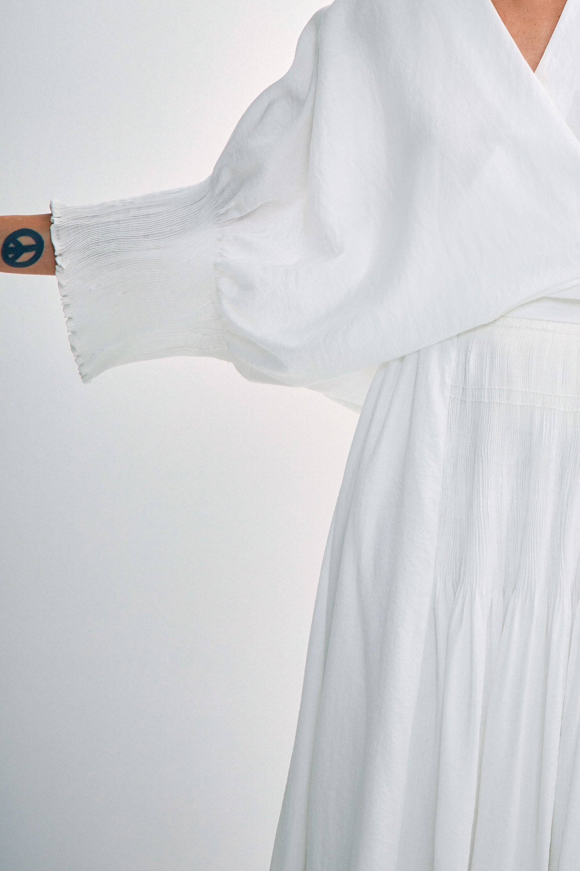 Blouse with tight sleeves