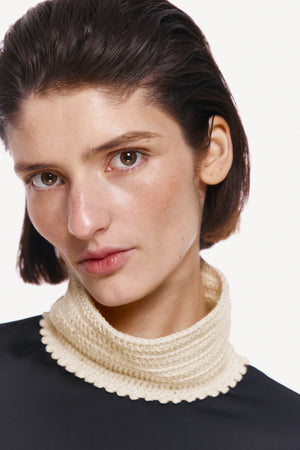 SHIRT WITH KNITTED STAND