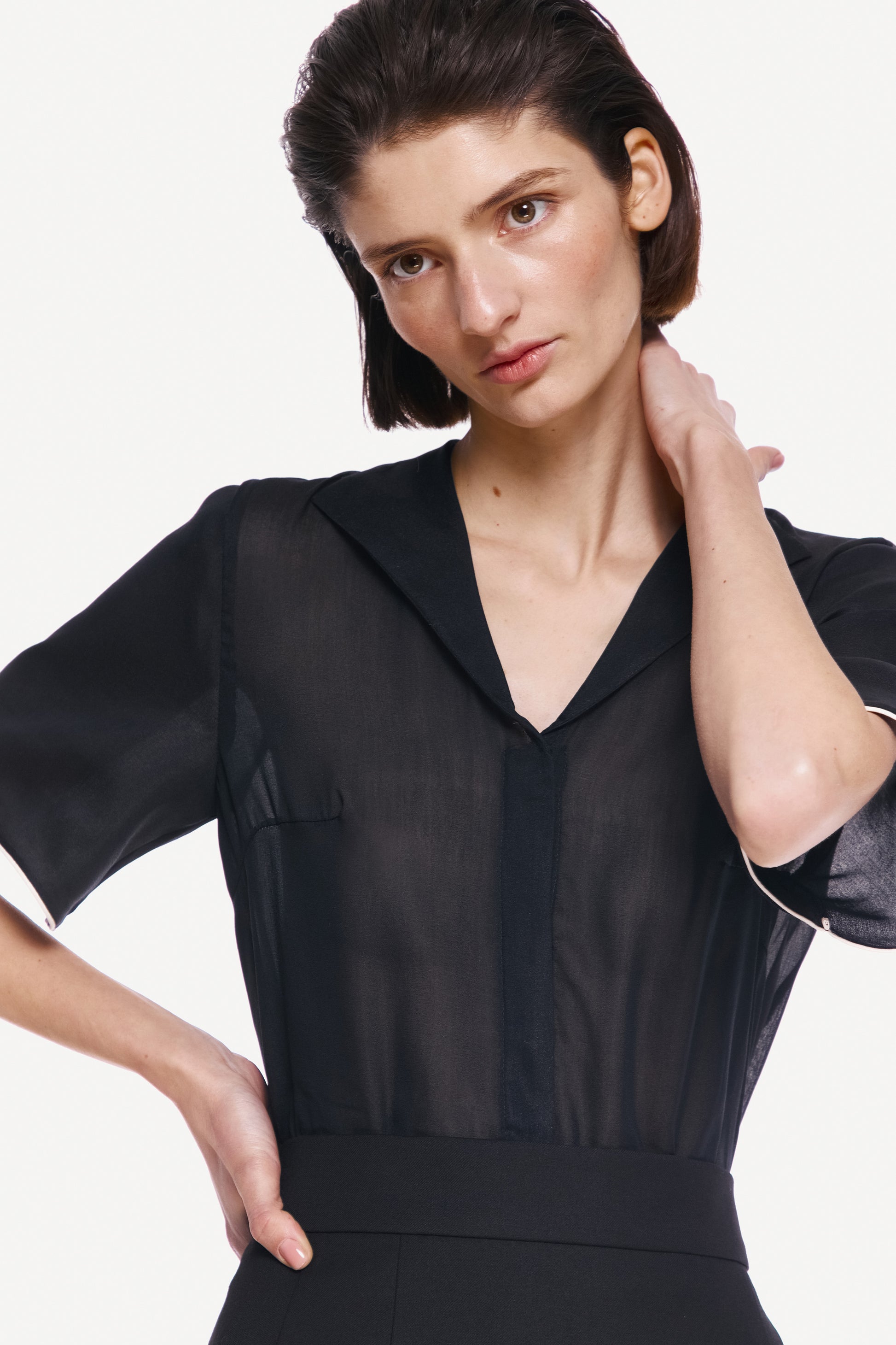 SHIRT WITH WHITE EDGING