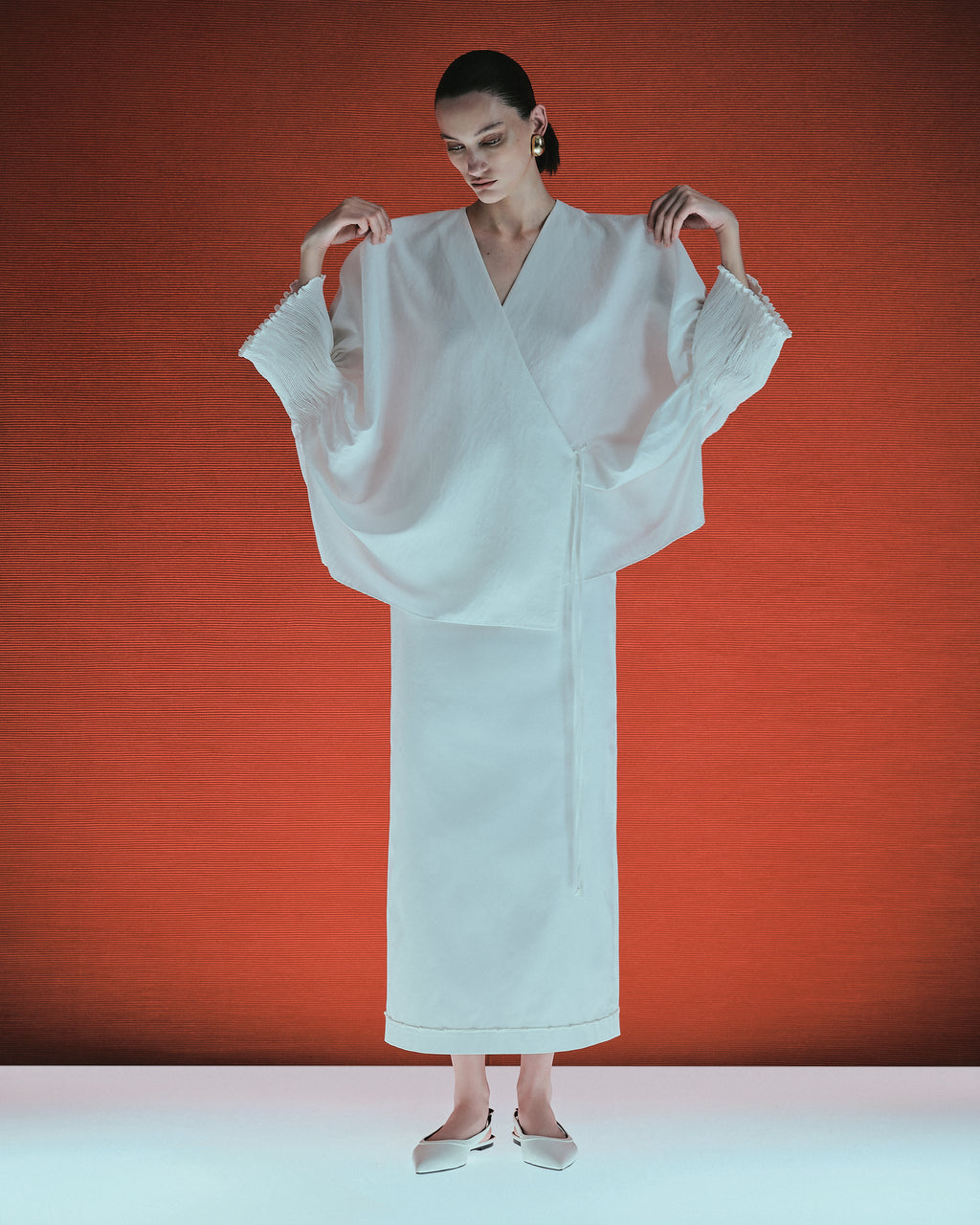 Blouse with tight sleeves