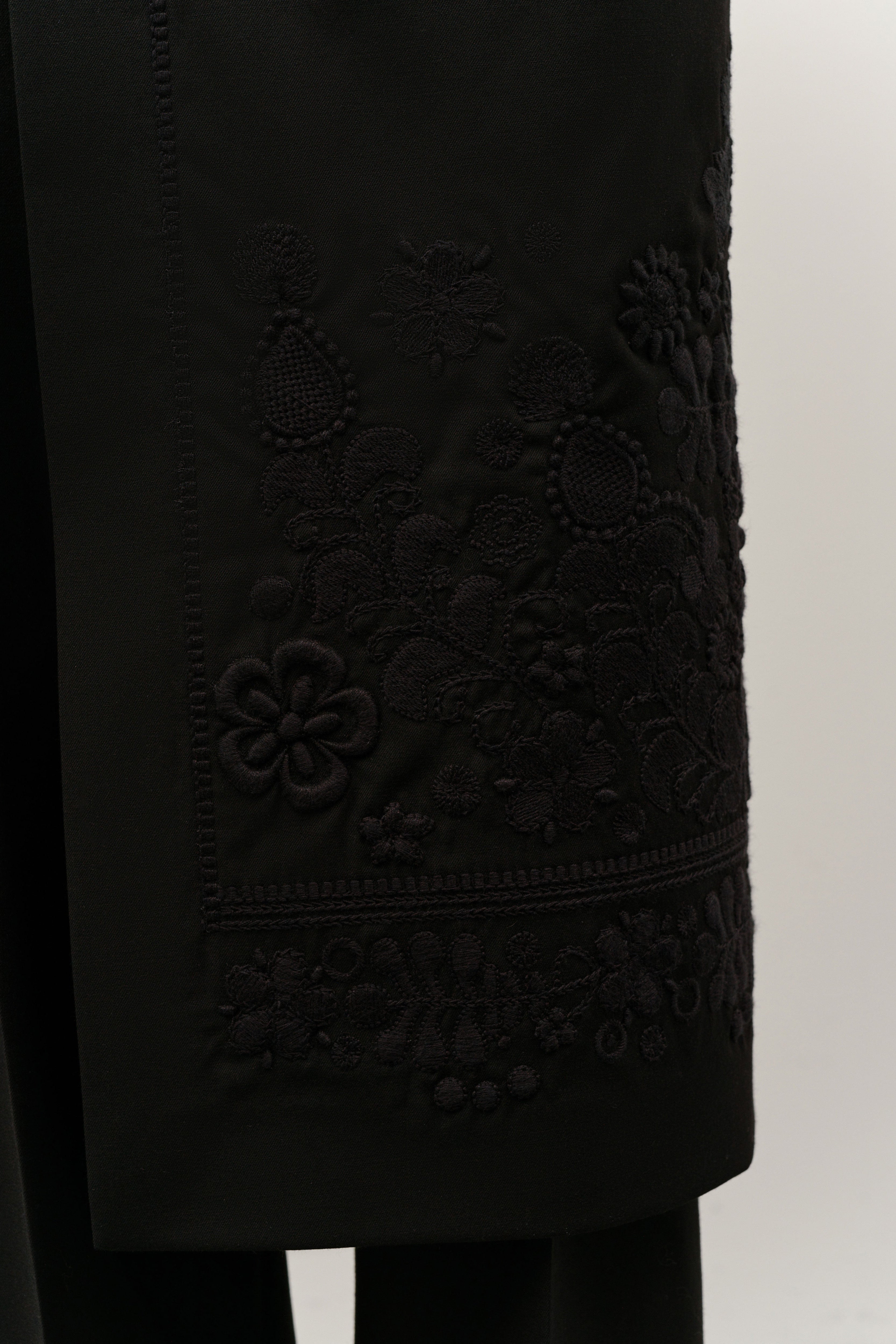 Black embroidered “PLAKHTA”