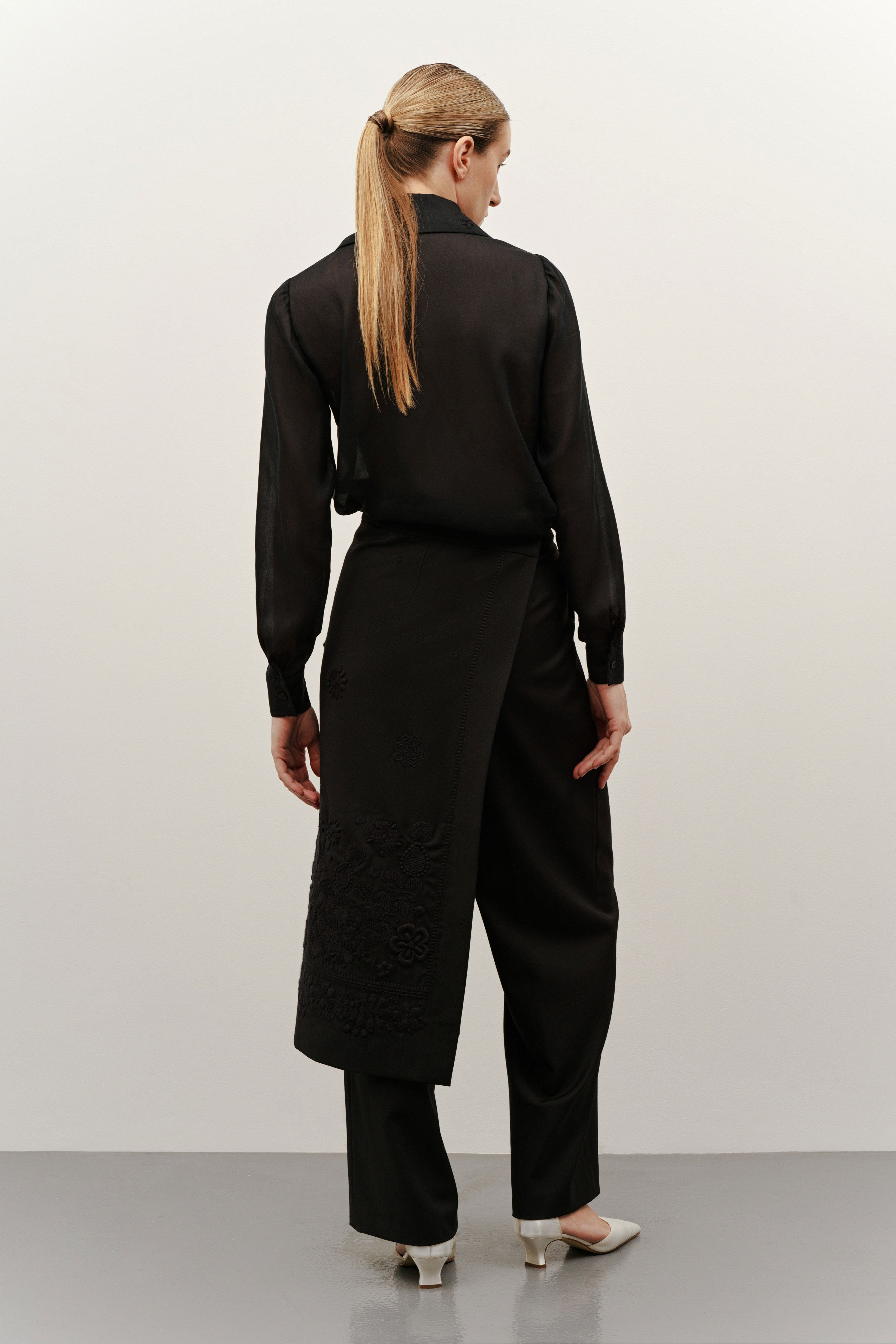 Black shirt “ORNAMENT”