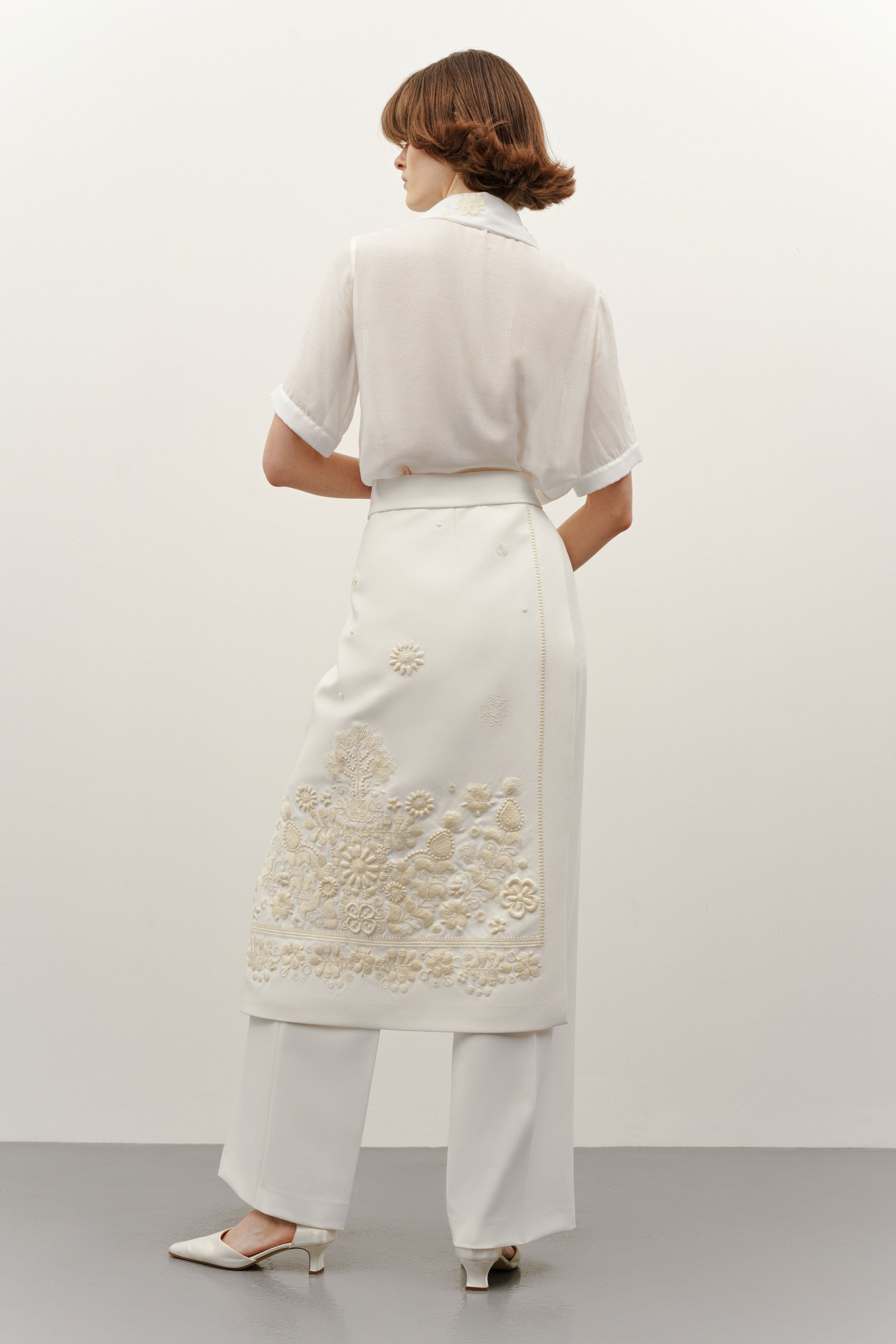 Milk embroidered “PLAKHTA”