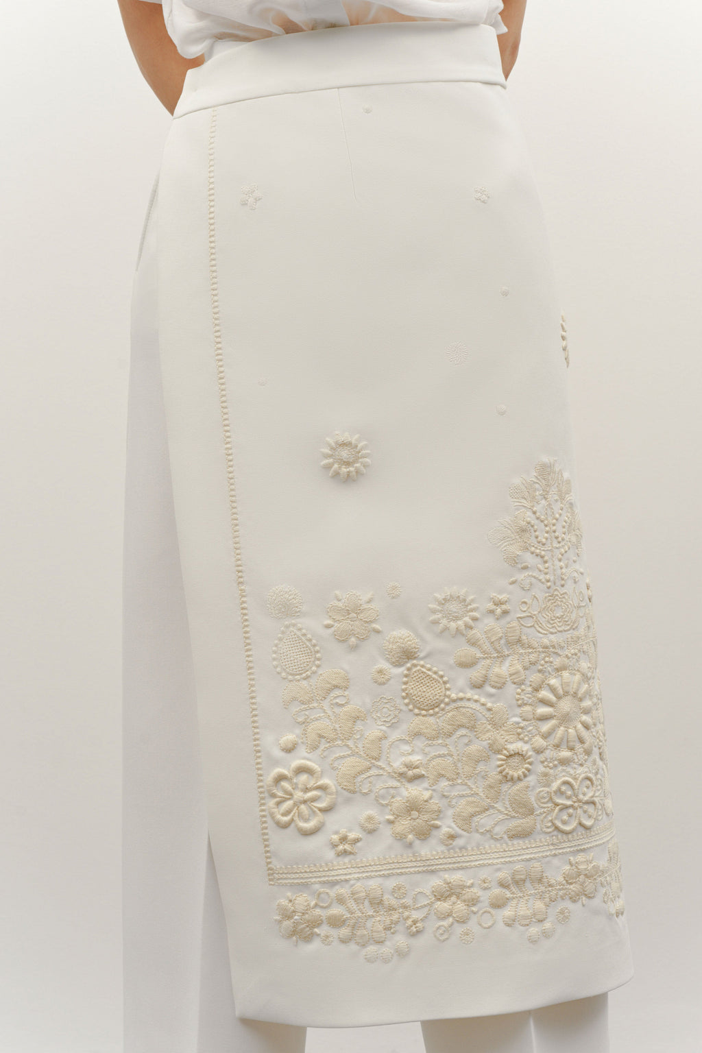 Milk embroidered “PLAKHTA”
