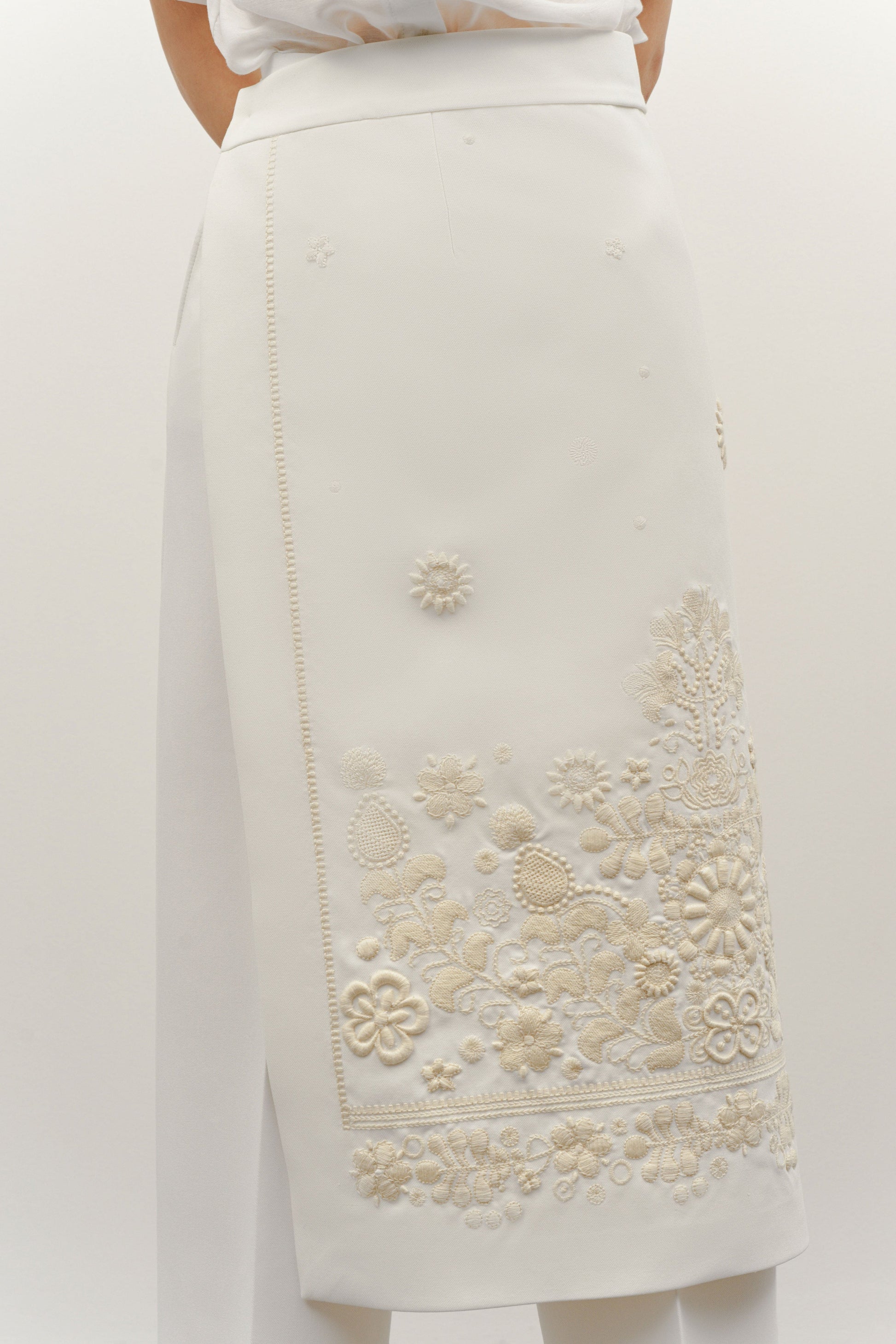 Milk embroidered “PLAKHTA”