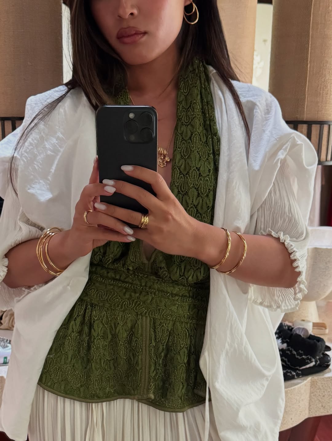 Blouse with tight sleeves