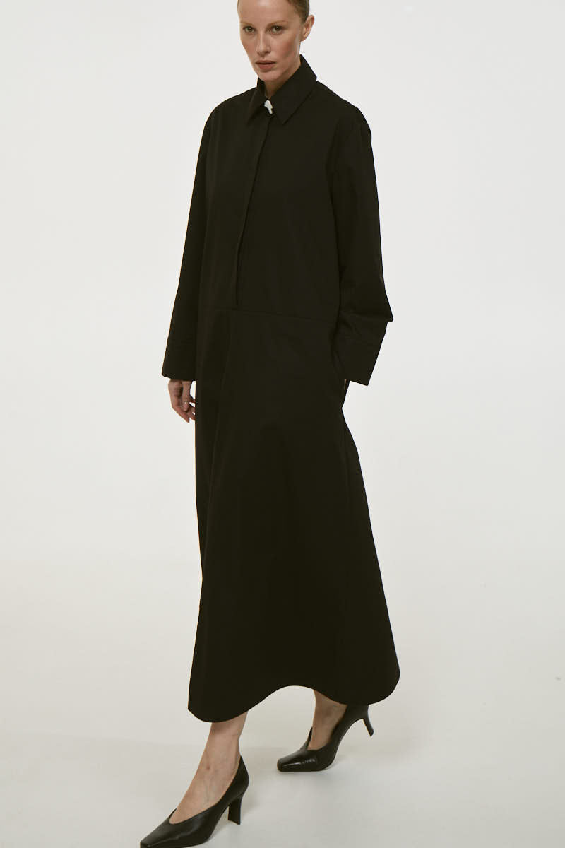 Dress with parcel button